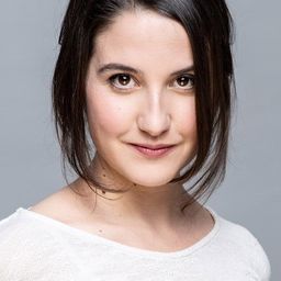 Camila Viyuela - 醫生怎麼還不來？演員 飾演Chica gym 1