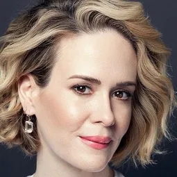 莎拉寶森 - November Christmas演員 飾演Beth Marks