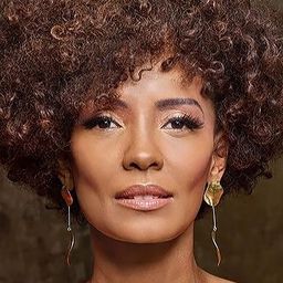 伊莎貝爾·法拉迪斯 飾演 Dra. Simone