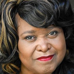 Felicia Fields - 毛小孩選邊站演員 飾演Judge Hutcheon