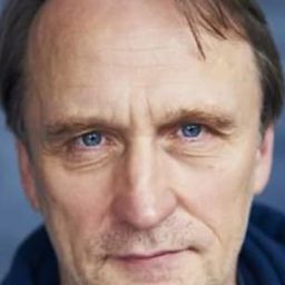 Michael Gould - 奇蹟列車演員 飾演Leadbetter