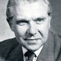 Heinz Moog 飾演 Josef Luft