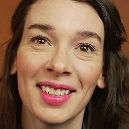 Gwendolyn Collins 飾演 Coach Jackie