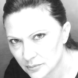 Veronica Bruni 飾演 Giorgia