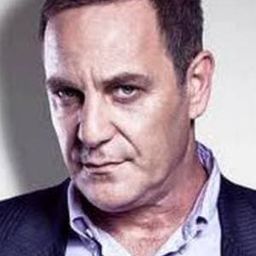 Sharon Alexander 飾演 Arik ben Dov