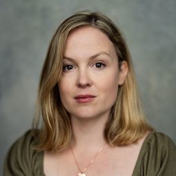 金柏莉·尼克森 - Murder on the Blackpool Express演員 飾演Laura