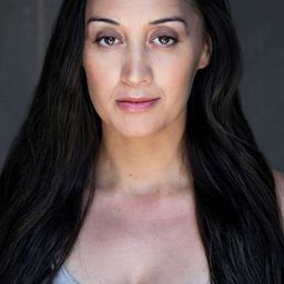 Kasina Campbell 飾演 Heretute Te Wake