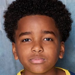 Hero Hunter 飾演 Captain America (voice)