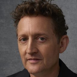 亞歷士·溫特 飾演 Doug Metzger