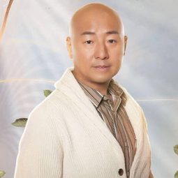 周曉鷗	 飾演 Singer