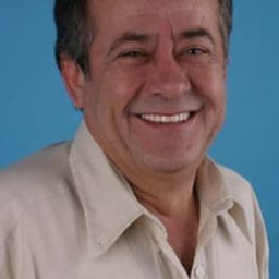 Ahmet Taşdemir 飾演 