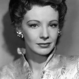 Signe Hasso 飾演 Yvette ("Mademoiselle")