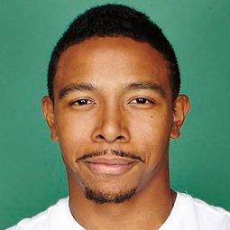 艾倫·馬多納多 - 家庭派對演員 飾演Kyle