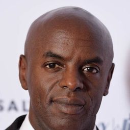 Trevor Nelson 飾演 self