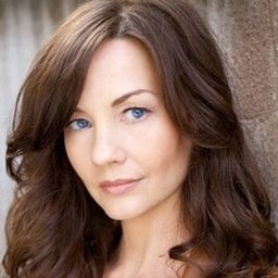 Raiko Bowman - 飢餓遊戲演員 飾演Peeta's Mother