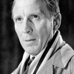 Alfred Burke 飾演 Lurgan