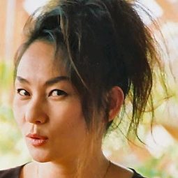 津田匠子 飾演 Mami (voice)