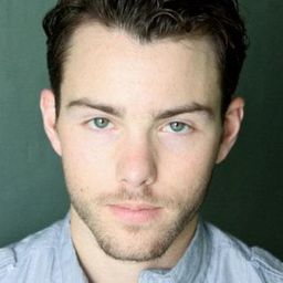 David Petruzzi 飾演 Dustin