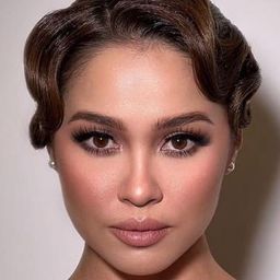 艾瑪·曼邦 飾演 Nora