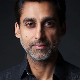 Anand Rajaram 飾演 Dr. Siva