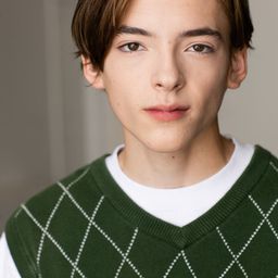 Jonah Beres 飾演 Paul