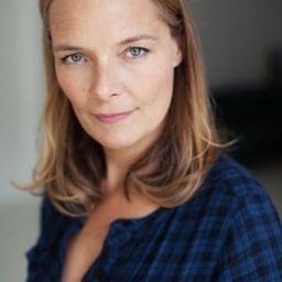 瑪麗·尼森 飾演 Brigitte