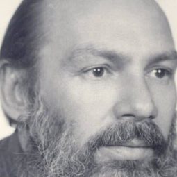 Carlos Ancira 飾演 Laor