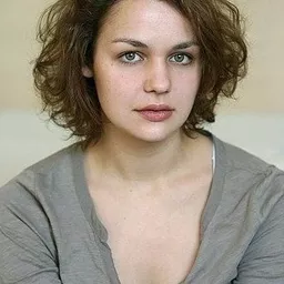 Luise Heyer 飾演 Lene