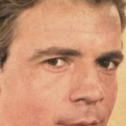 Milton Rodríguez 飾演 Father Agustin