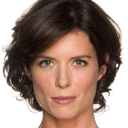 Torri Higginson 飾演 Charlotte Singer