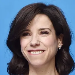 莎莉賀堅絲 飾演 (Credited but deleted)