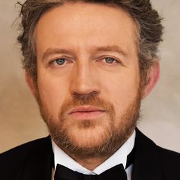 Josef Heynert 飾演 Robert Görl