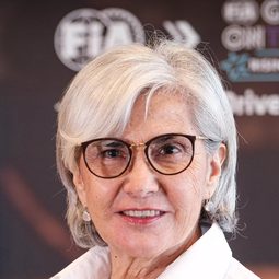 Michèle Mouton 飾演 Self