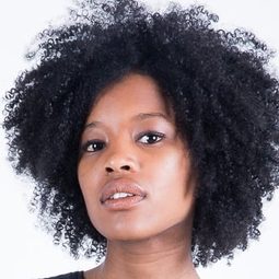 Cleo Tavares 飾演 Aisha Brito