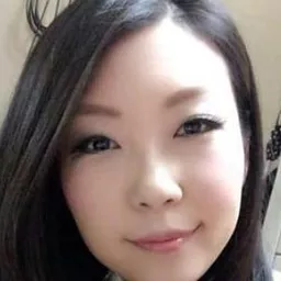 松井理子 飾演 Mari Yoshikawa