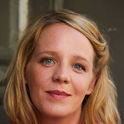 Katrin Wichmann 飾演 Friend