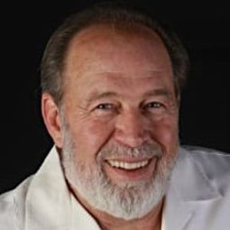 Dennis Nicomede - 初戀上女孩演員 飾演Bar Patron