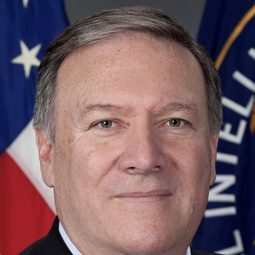 Mike Pompeo 飾演 