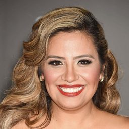 克絲緹拉·亞隆佐 飾演 Herself