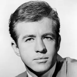 克魯·古拉傑 飾演 Det. Milt Bosworth