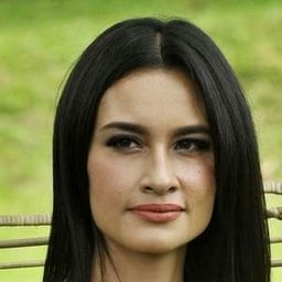 Rebecca Reijman - Kartini: Princess of Java演員 飾演Stella Zehandelaar