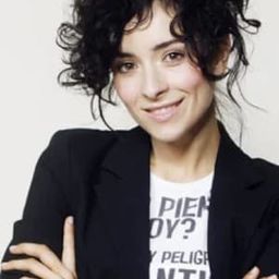 Zrinka Cvitešić 飾演 Luna