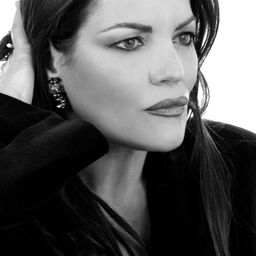 克莉絲蒂娜·多納迪歐 飾演 La madre di Maria