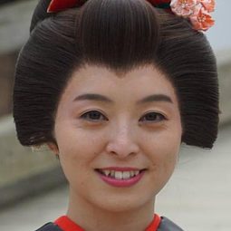 小林茉利江 - 花宵道中演員 飾演