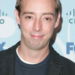 Eric Price 飾演 Deputy Ernie Dobkins