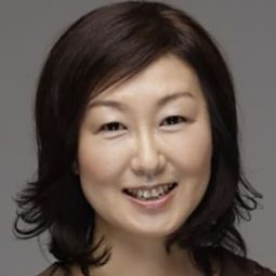 竹下明子 飾演 Ms. Kawasaki