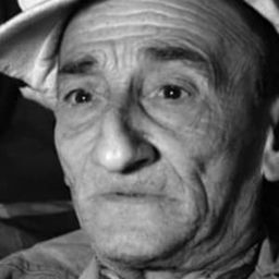 Carlo Pisacane 飾演 Ali