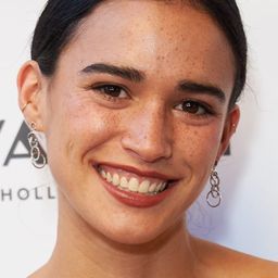 艾瑪·帕薩羅 飾演 Auden West