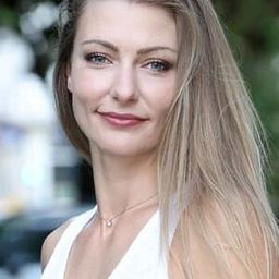 Émilie Ascensao - 婚禮致詞演員 飾演Fille ivre