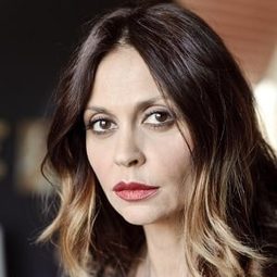 Elda Alvigini - 黑夜的偽裝演員 飾演Michela